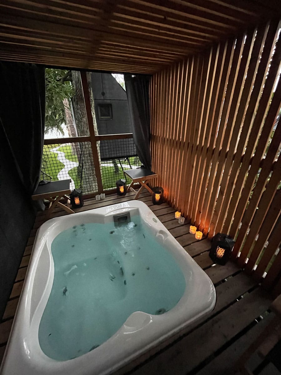 Chocolate Village by the River: Luxury glamping in Slovenia 36 Glamping con spa