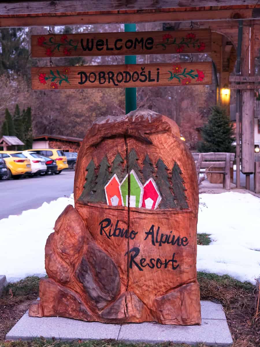 Ribno Glamping: dormire a Bled Slovenia 5 Cartello Hotel Ribno