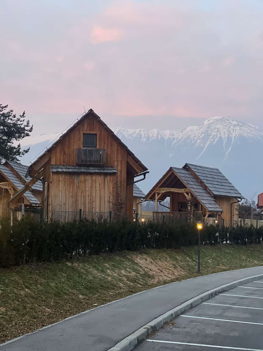 Ribno Glamping: dormire a Bled Slovenia 29 Casette di legno con vista montagne Slovenia