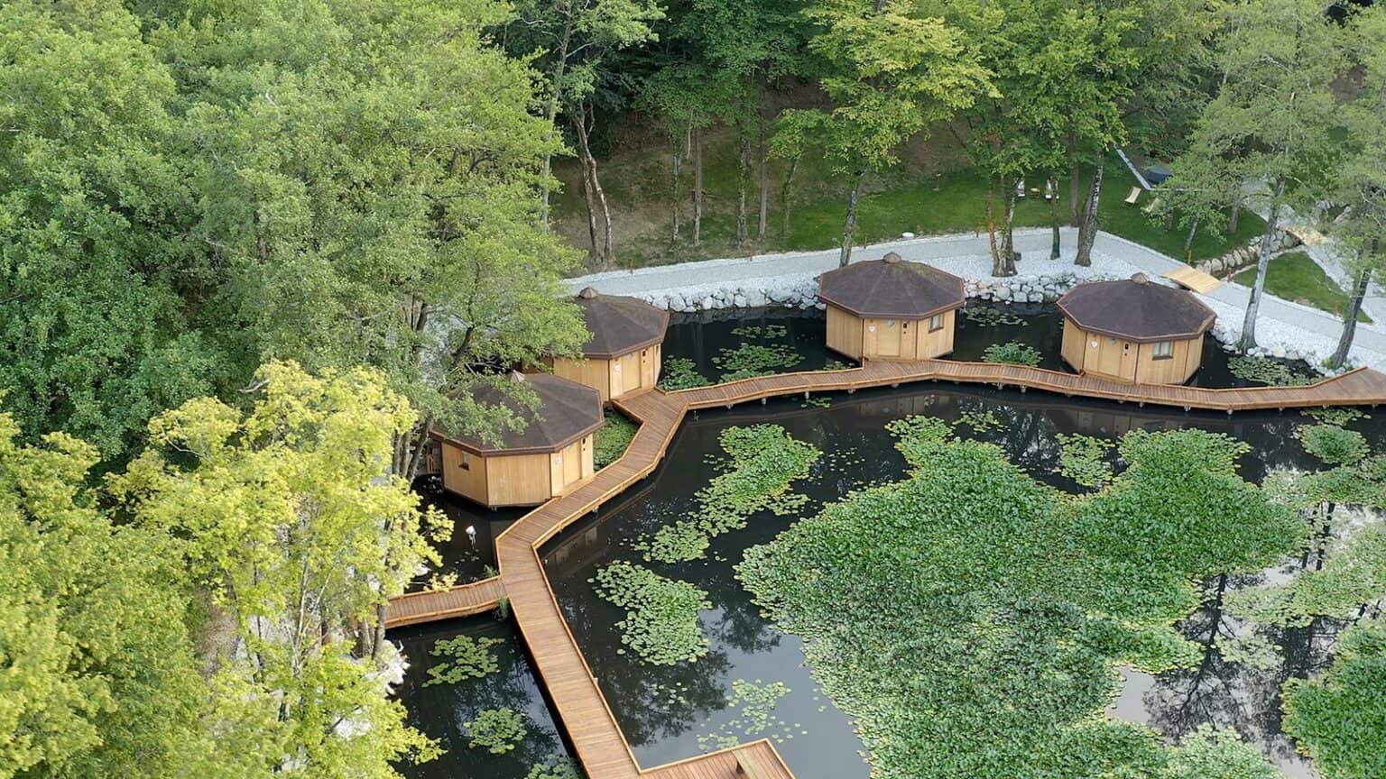 Pikol Lake Village: glamping galleggiante in Slovenia Alloggi insoliti in Slovenia Pikol