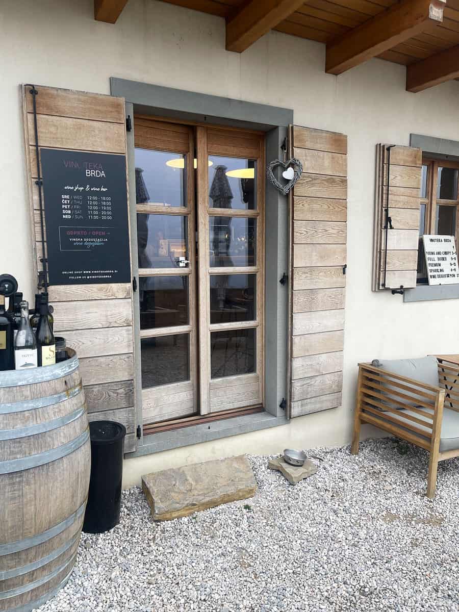 Pikol Lake Village: glamping galleggiante in Slovenia 43 Brda enoteca