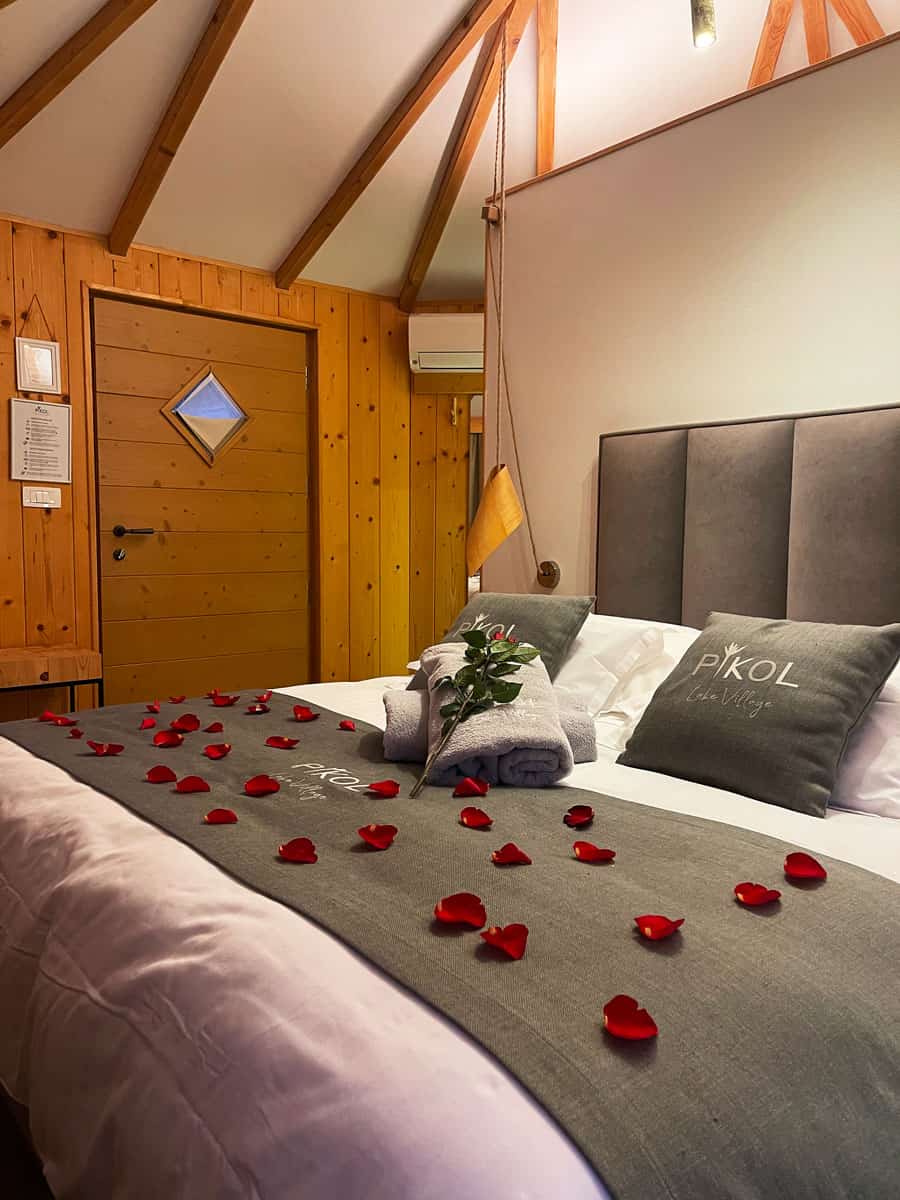 Pikol Lake Village: glamping galleggiante in Slovenia 10 Posto romantico dove dormire in Slovenia