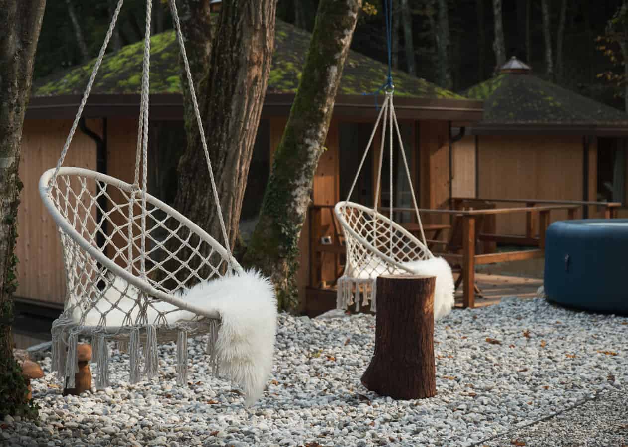 Pikol Lake Village: glamping galleggiante in Slovenia 23 Altalene