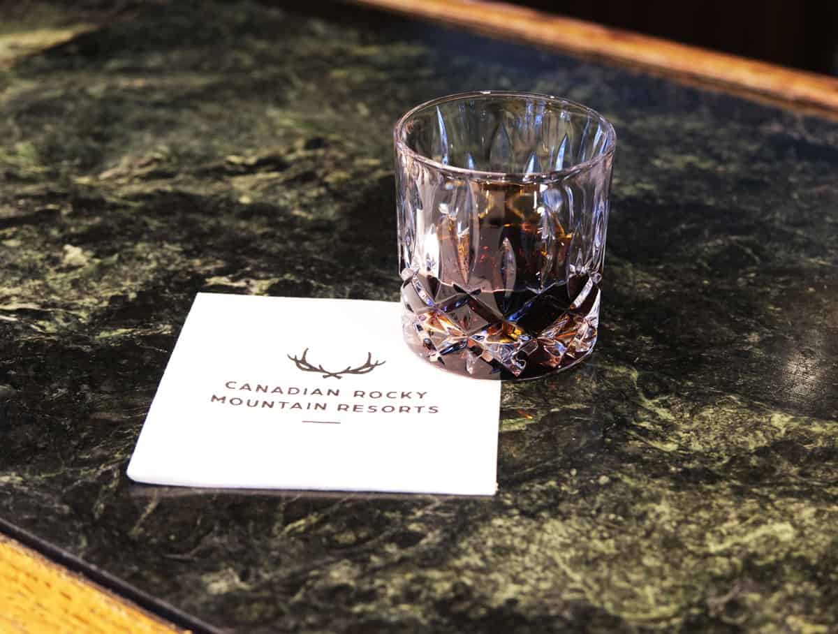 Emerald Lake Lodge: dormire allo Yoho National Park 19 Drink al bancone