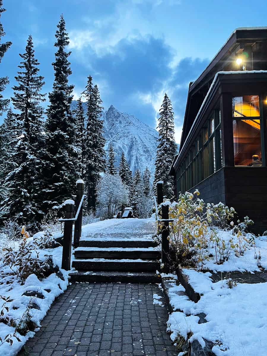 Emerald Lake Lodge: dormire allo Yoho National Park 28 Alba Emerald Lake Lodge
