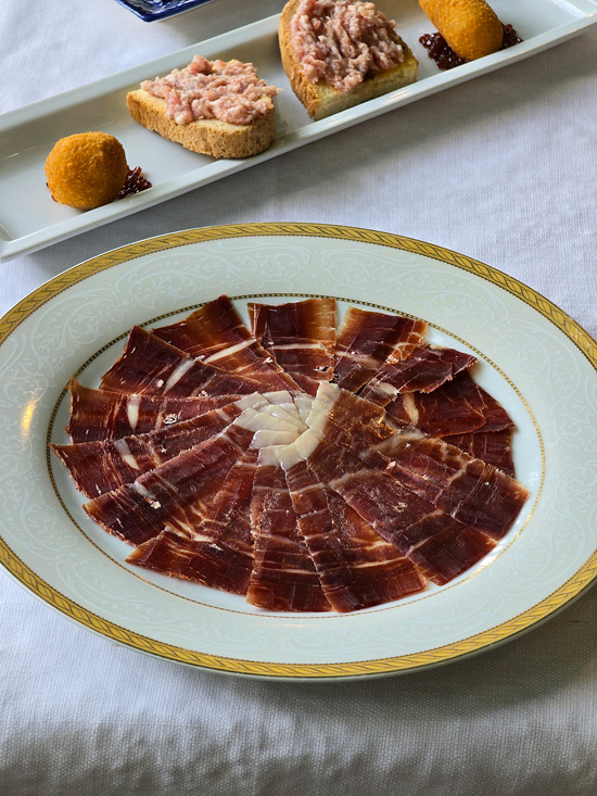 Dove fare l’aperitivo in Brianza: 3 locali molto carini assolutamente da provare 26 Piatti di patanegra