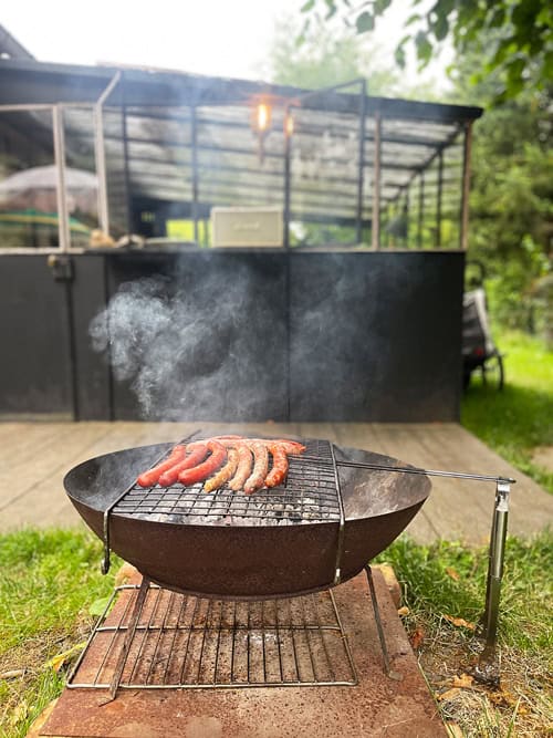 Epicerie du Pape: Dormire vicino a Rouen in una cabane in Normandia 35 Bbq per cena