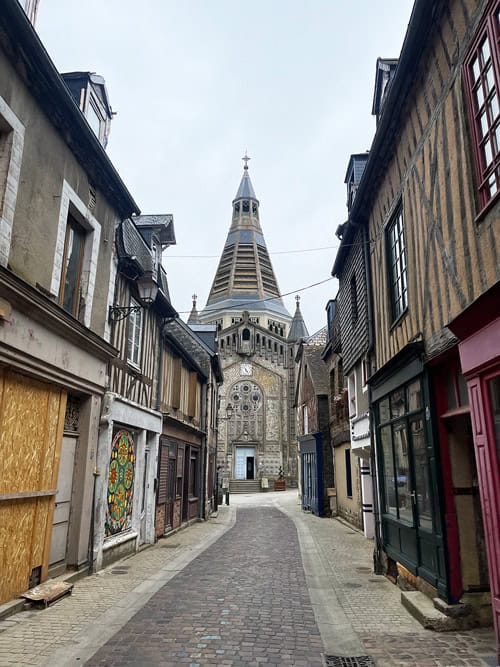 Viaggio in Normandia: itinerario gourmet tra grandi classici e nuovi posti da scoprire 58 Viaggio in Normandia visitare Domfront