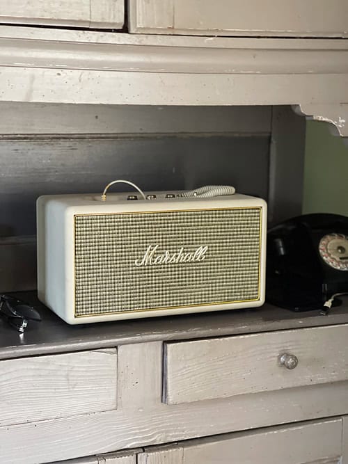 Epicerie du Pape: Dormire vicino a Rouen in una cabane in Normandia 8 Marshall radio