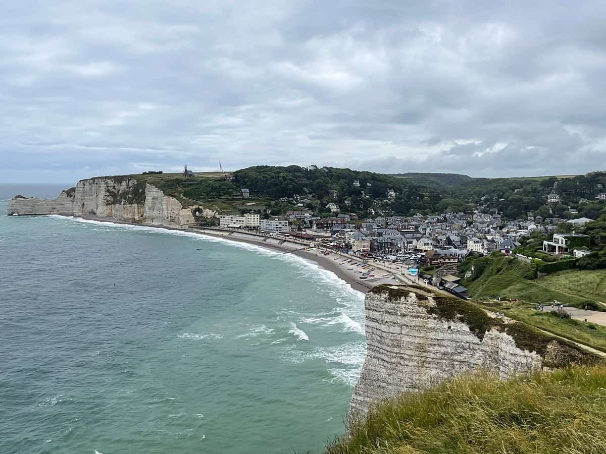 Viaggio in Normandia: itinerario gourmet tra grandi classici e nuovi posti da scoprire 87 Vedere Etretat dall'alto