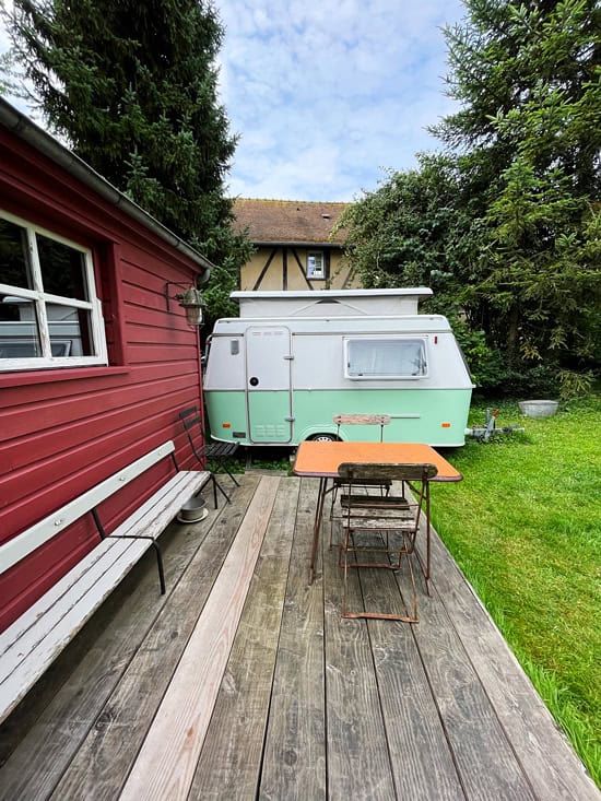 Epicerie du Pape: Dormire vicino a Rouen in una cabane in Normandia 16 Alloggi insoliti per famiglie caravan vintage