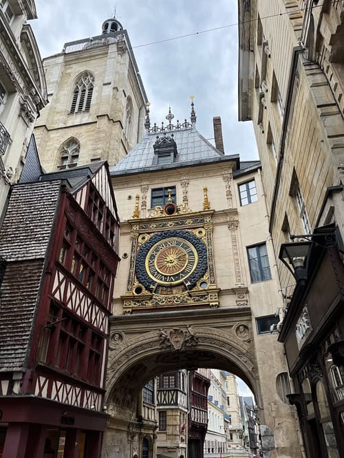 Viaggio in Normandia: itinerario gourmet tra grandi classici e nuovi posti da scoprire 11 Orologio di Rouen