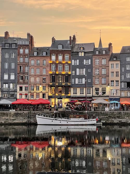 Viaggio in Normandia: itinerario gourmet tra grandi classici e nuovi posti da scoprire 29 Visitare Honfleur