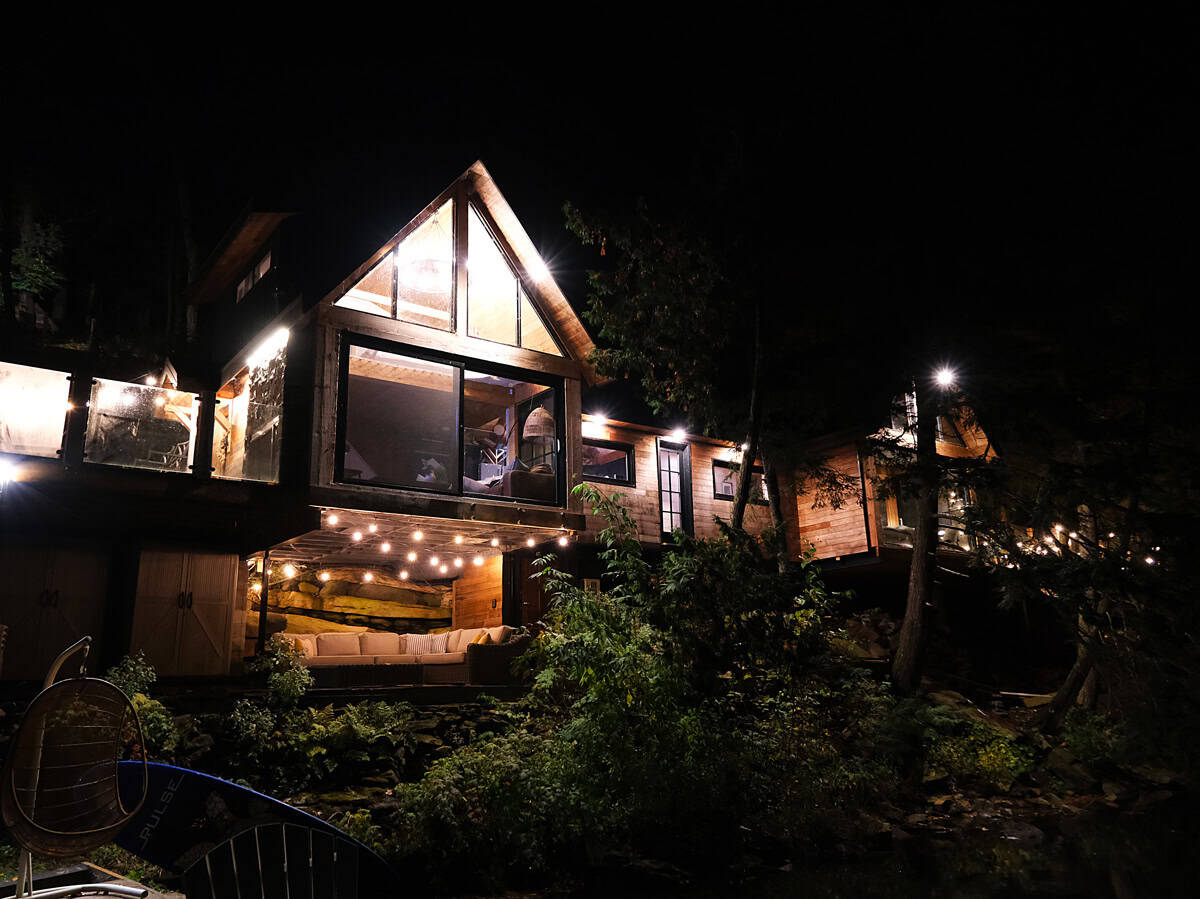 The Water's Edge: dormire in un cottage sul lago esclusivo a Muskoka 23 Cottage sul lago a Muskoka di notte