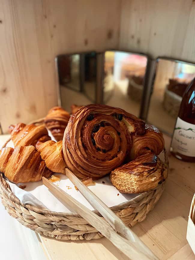 Youza Ecolodge Normandia: dormire vicino Parigi immersi in una foresta 48 Viennoiserie brioche