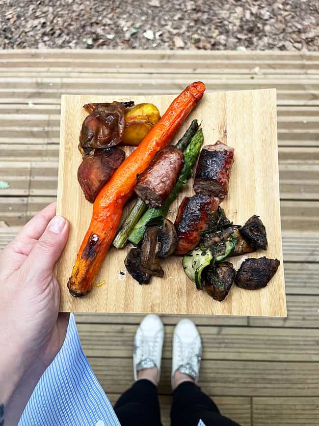 Youza Ecolodge Normandia: dormire vicino Parigi immersi in una foresta 53 Verdure e carne grigliata