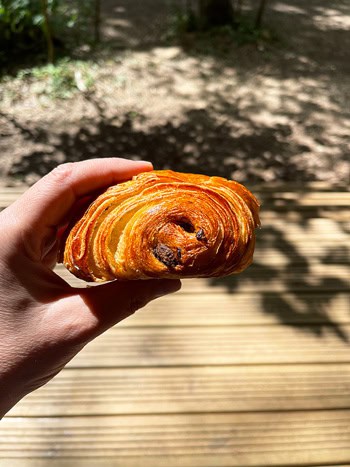 Youza Ecolodge Normandia: dormire vicino Parigi immersi in una foresta 49 Pain au chocolat