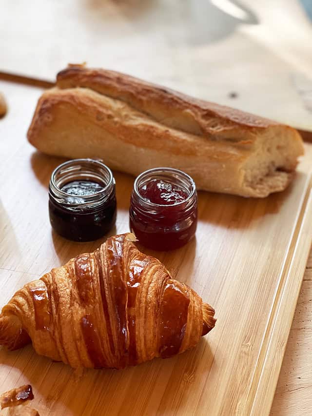 Youza Ecolodge Normandia: dormire vicino Parigi immersi in una foresta 30 Croissant e baguette