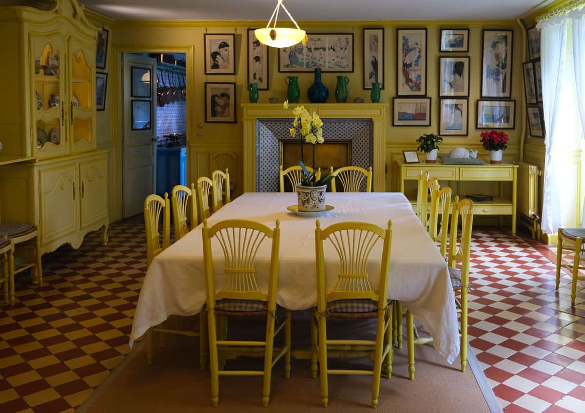 Visitare la Casa di Monet e i giardini a Giverny 19 Sala da pranzo casa di Monet