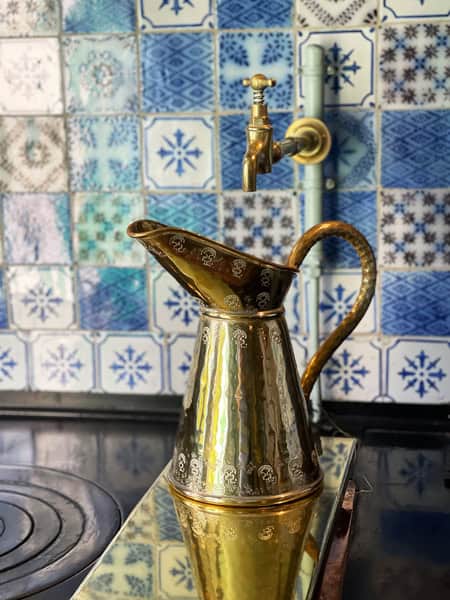 Visitare la Casa di Monet e i giardini a Giverny 26 Dettagli cucina casa Monet