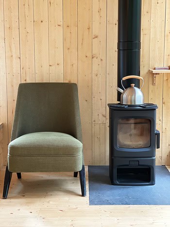 Youza Ecolodge Normandia: dormire vicino Parigi immersi in una foresta 21 Cabin con stufa