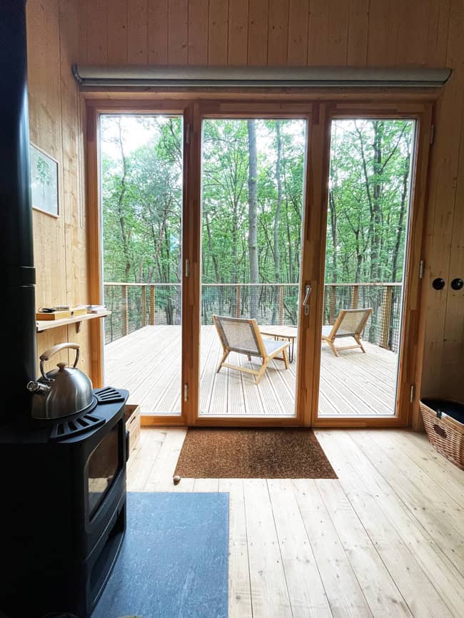 Youza Ecolodge Normandia: dormire vicino Parigi immersi in una foresta 22 Porta finestra cabin