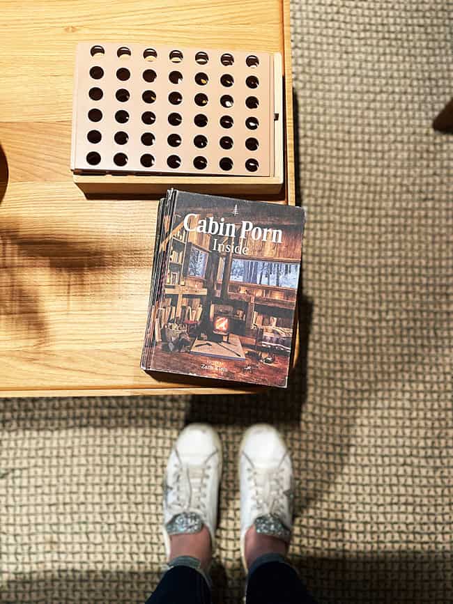 Youza Ecolodge Normandia: dormire vicino Parigi immersi in una foresta 11 Libro Cabin