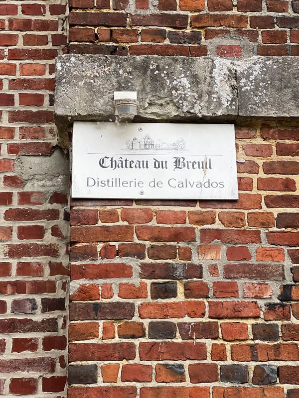 Château du Breuil: degustare il calvados in Normandia e realizzare il proprio distillato 3 Chateau du Breil