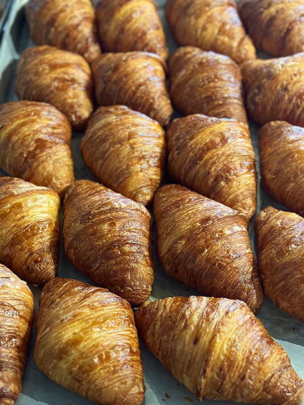 7 locali carini dove fare colazione a Vancouver 49 Croisant più buoni vancouver