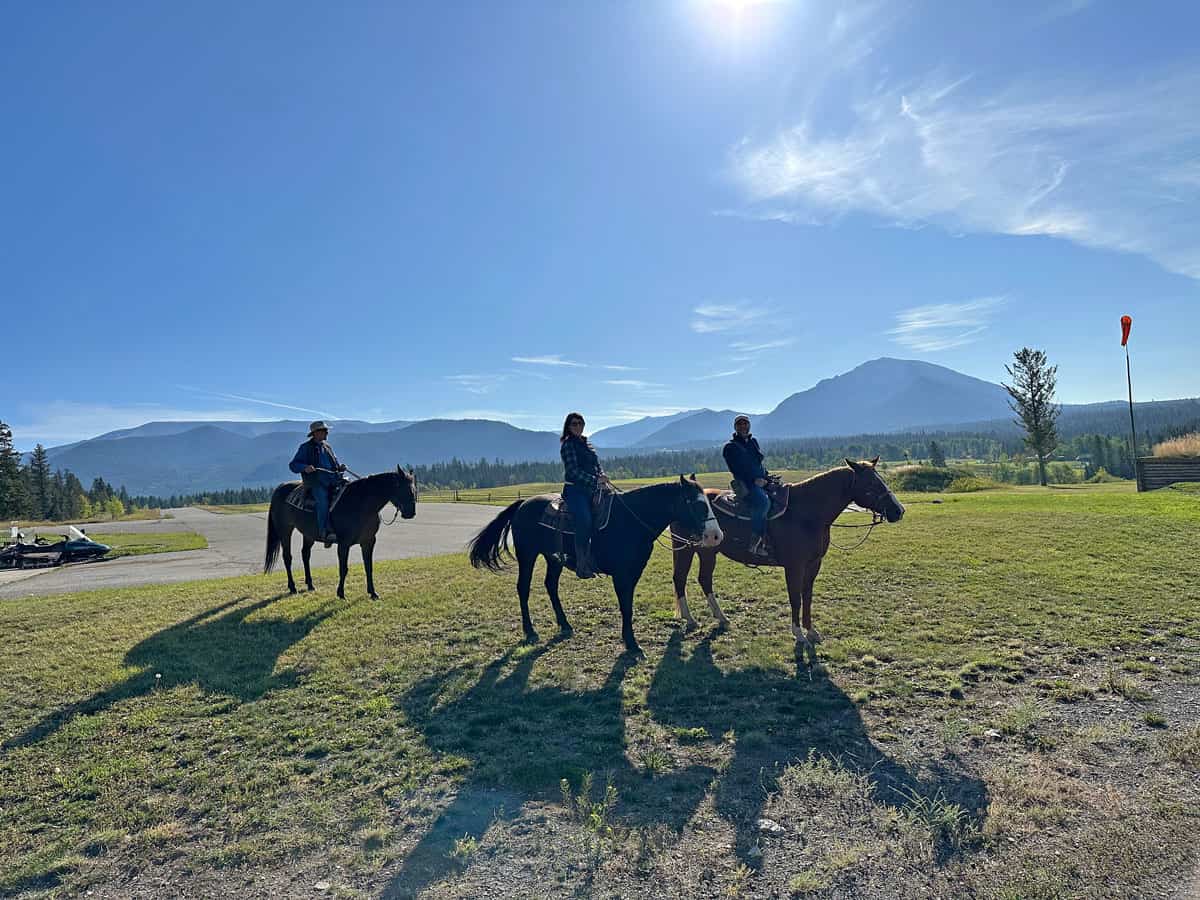 Dormire in un ranch in Canada: 3 posti da non perdere tra British Columbia e Alberta 33 Echo Valley ranch escursione a cavallo