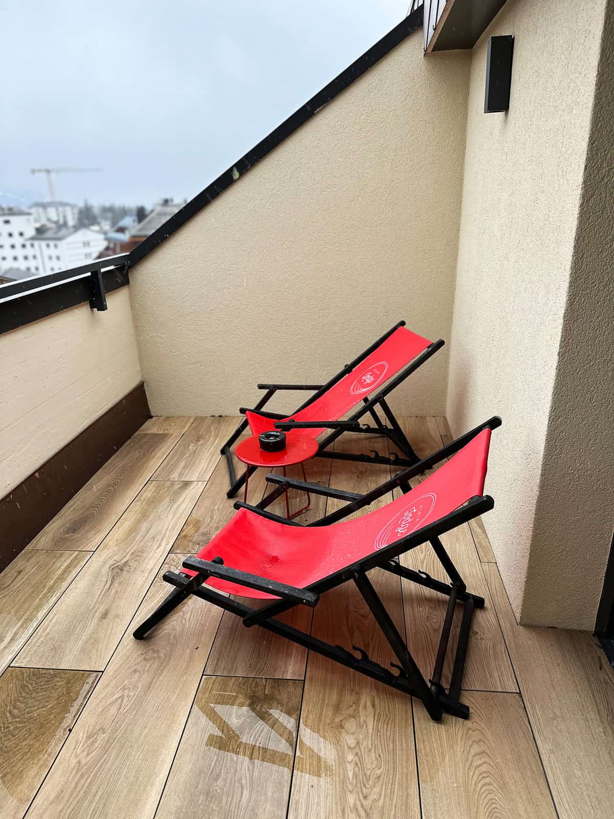 Dormire nella “Cortina” della Svizzera: 4 Hotel a Crans Montana da non perdere 30 Camere con balcone Alaia Lodge