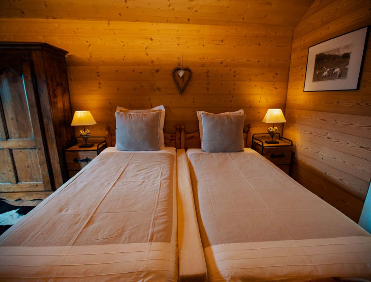 Dormire nella “Cortina” della Svizzera: 4 Hotel a Crans Montana da non perdere 36 Dormire in una vecchia casa dei pastori