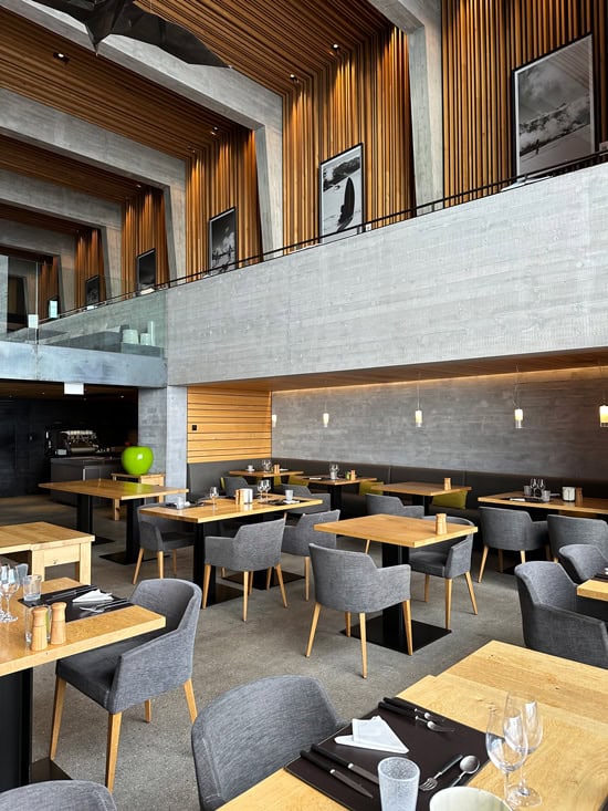 Dormire nella “Cortina” della Svizzera: 4 Hotel a Crans Montana da non perdere 14 Ristorante Chetzeron con vista