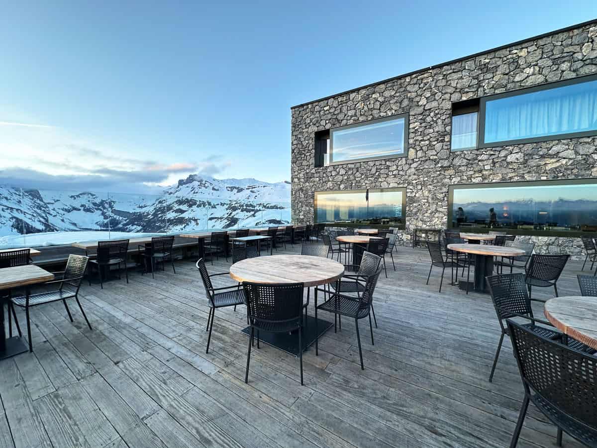 Chetzeron Crans-Montana: dormire a 2112 metri in un'ex stazione delle cabinovie, oggi hotel di design 1 Chetzeron Crans Montana