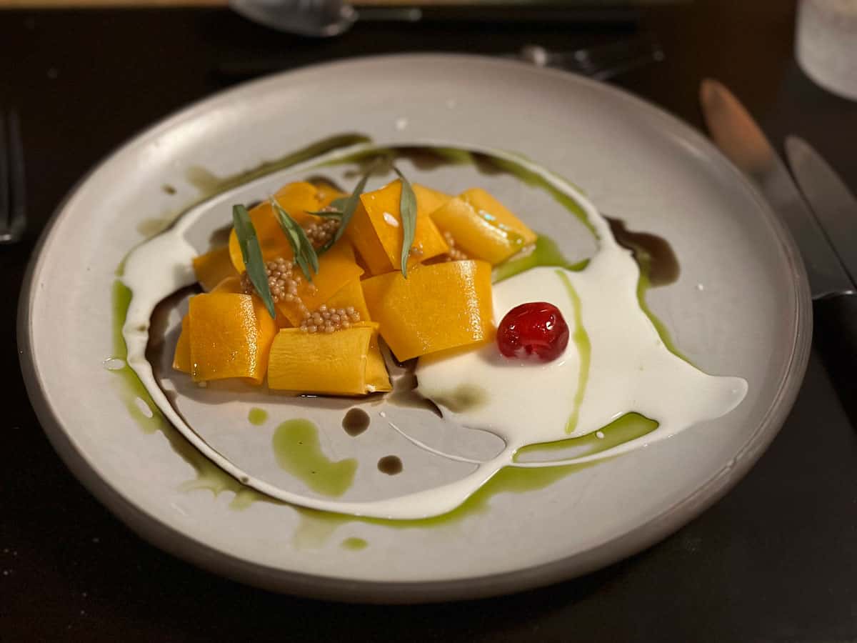 Chetzeron Crans-Montana: dormire a 2112 metri in un'ex stazione delle cabinovie, oggi hotel di design 48 Piatto vegetariano zucca ristorante Chetzeron