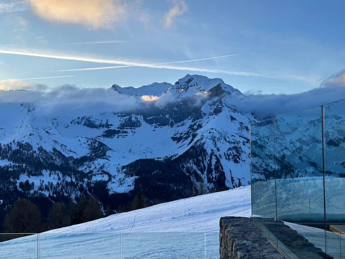 Chetzeron Crans-Montana: dormire a 2112 metri in un'ex stazione delle cabinovie, oggi hotel di design 2 Hotel con vista