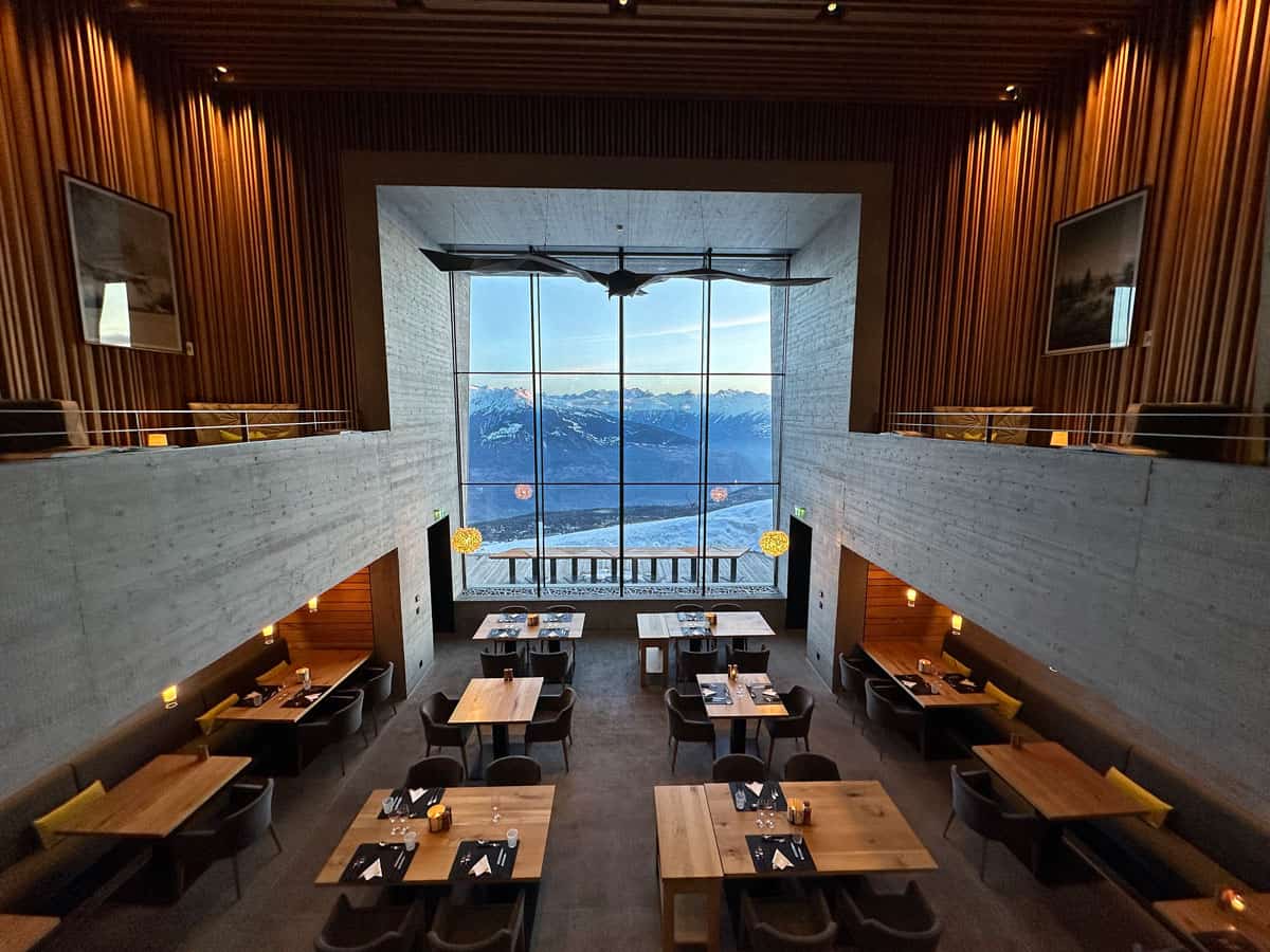 Chetzeron Crans-Montana: dormire a 2112 metri in un'ex stazione delle cabinovie, oggi hotel di design 10 Ex rimessa delle funivie oggi hotel di design