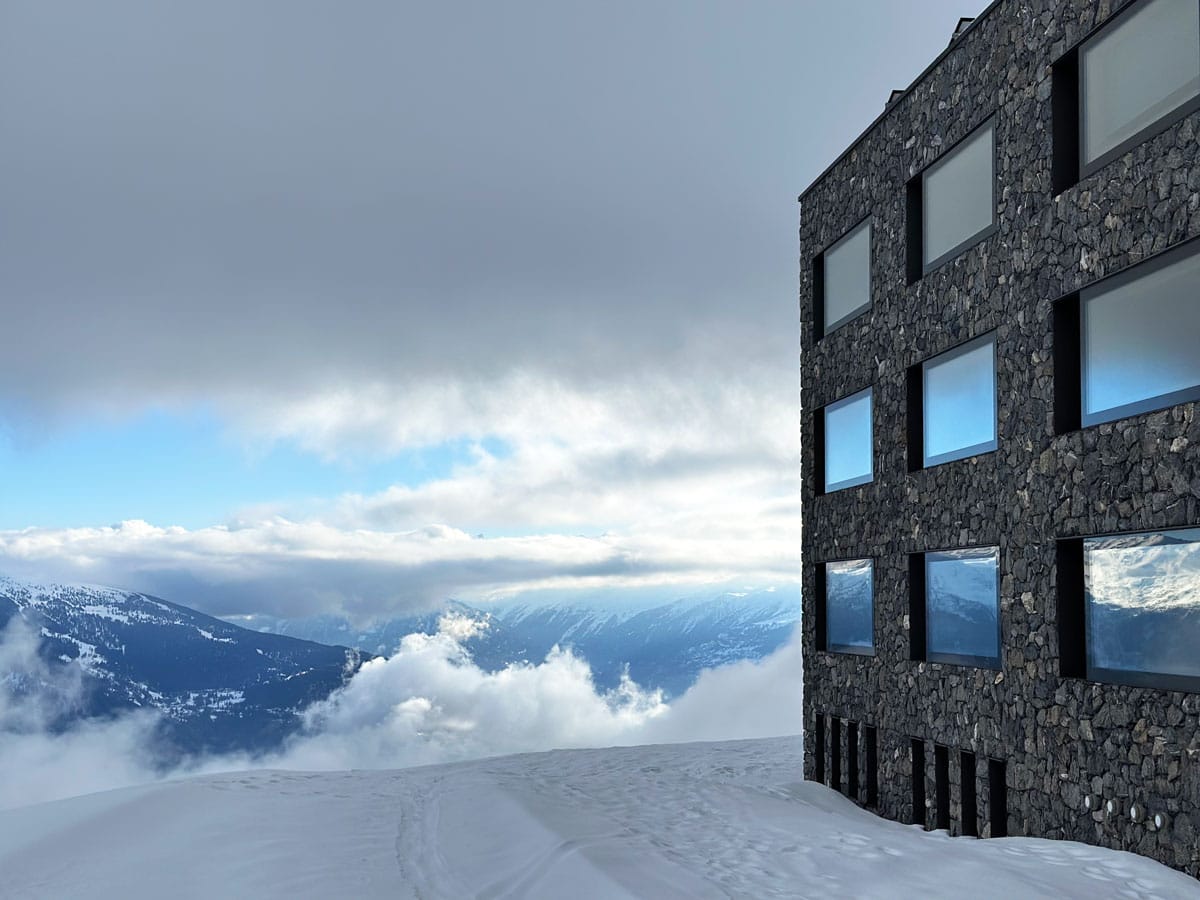 Chetzeron Crans-Montana: dormire a 2112 metri in un'ex stazione delle cabinovie, oggi hotel di design 9 Week end in montana in Svizzera
