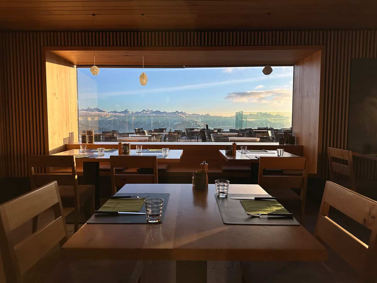 Chetzeron Crans-Montana: dormire a 2112 metri in un'ex stazione delle cabinovie, oggi hotel di design 32 Mangiare allo Chetzeron