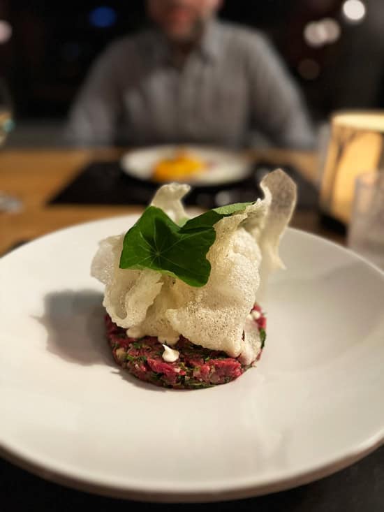 Chetzeron Crans-Montana: dormire a 2112 metri in un'ex stazione delle cabinovie, oggi hotel di design 46 tartare menu