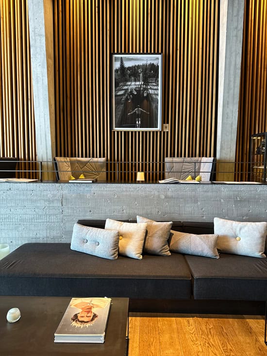 Chetzeron Crans-Montana: dormire a 2112 metri in un'ex stazione delle cabinovie, oggi hotel di design 19 Sala comune Chetzeron
