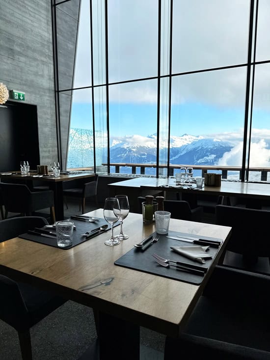 Chetzeron Crans-Montana: dormire a 2112 metri in un'ex stazione delle cabinovie, oggi hotel di design 51 Ristornate interno Chetzeron