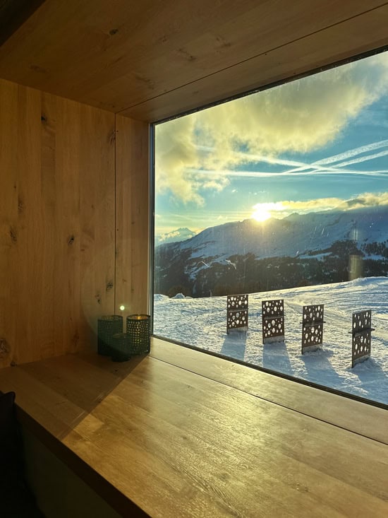 Chetzeron Crans-Montana: dormire a 2112 metri in un'ex stazione delle cabinovie, oggi hotel di design 24 Hotel con vista