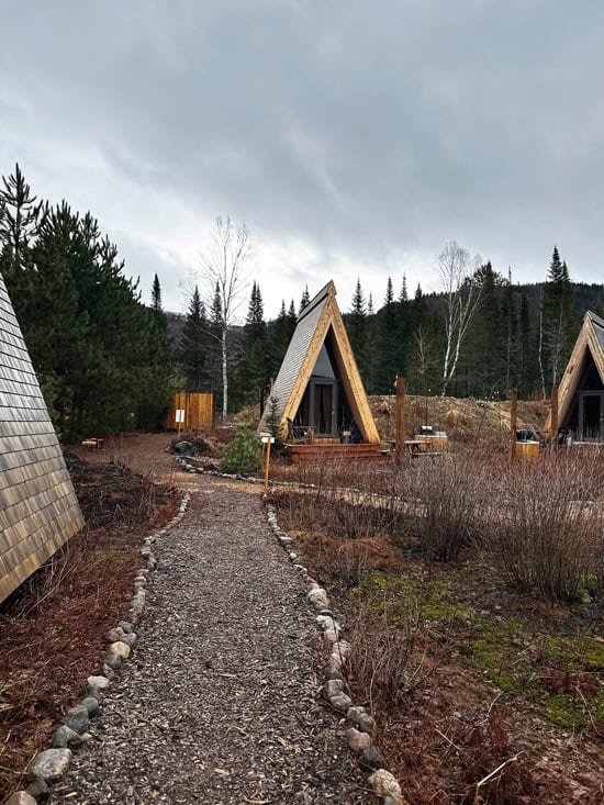 Farouche Mont Tremblant: dormire in piccole A-frame circondati dalle montagne in Quebec 19 Casette triangolari