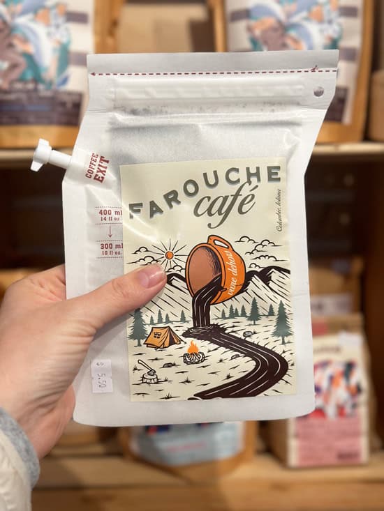 Farouche Mont Tremblant: dormire in piccole A-frame circondati dalle montagne in Quebec 17 Farouche Cafè