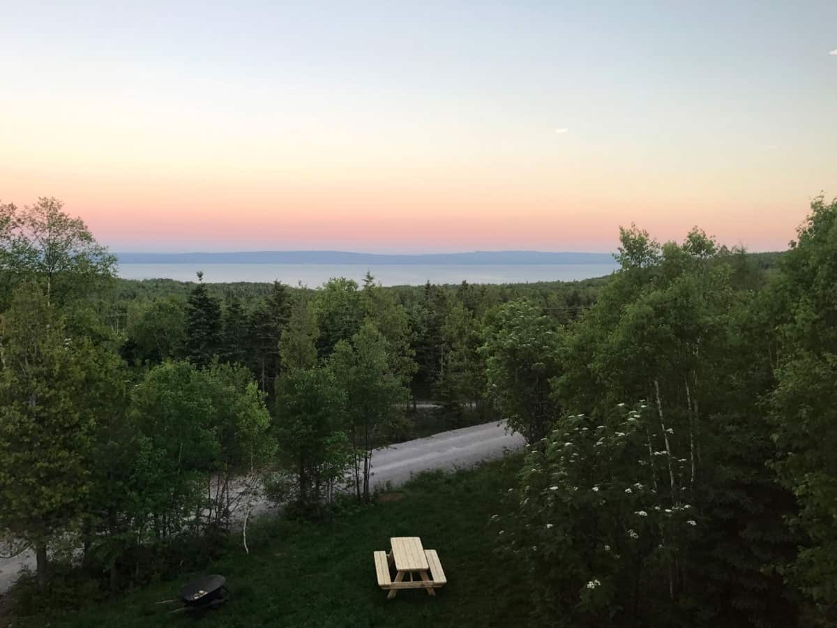 Repere Boreal: dormire in uno degli alloggi insoliti più belli del Quebec 3 Vista dalla reception della Repere Boreal