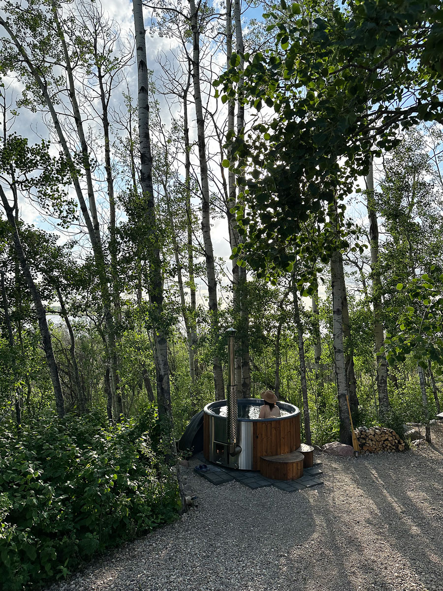Refuge Bay: Dormire in una Tiny House in Alberta 6 Alloggio immerso nella foresta con hot tub