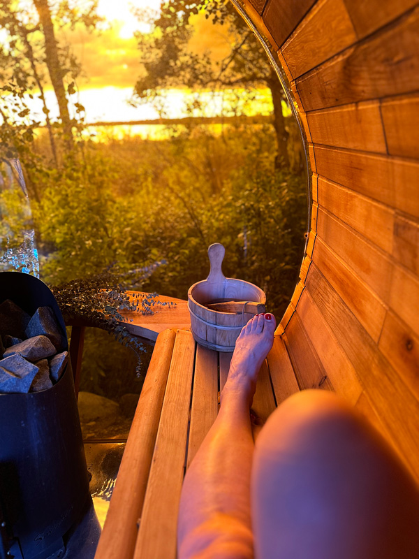 Refuge Bay: Dormire in una Tiny House in Alberta 25 Alloggi immersi nella natura con sauna
