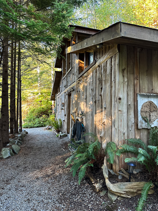 Dormire sulla Sunshine Coast in British Columbia: 4 alloggi da non perdere 26 Bagni comuni