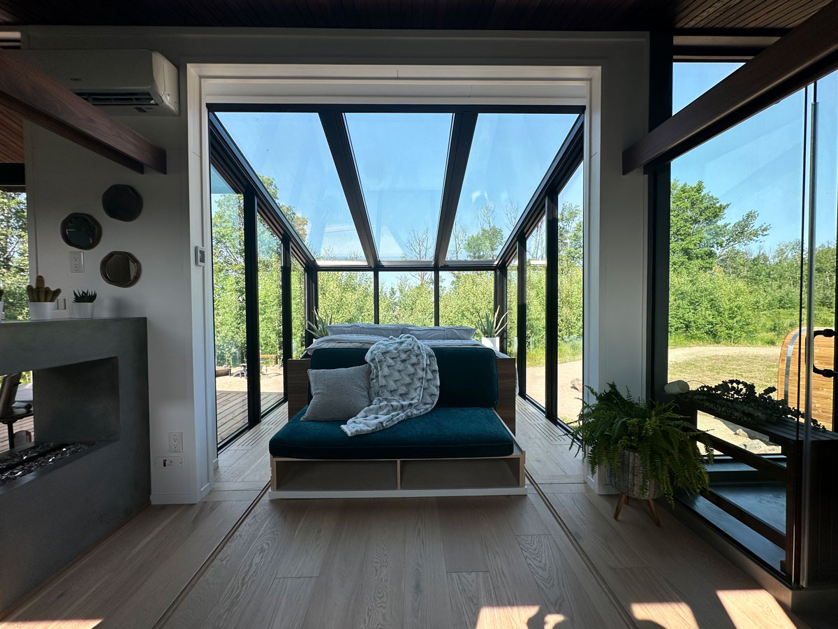 Refuge Bay: Dormire in una Tiny House in Alberta 16 Alloggio con camera trasparente